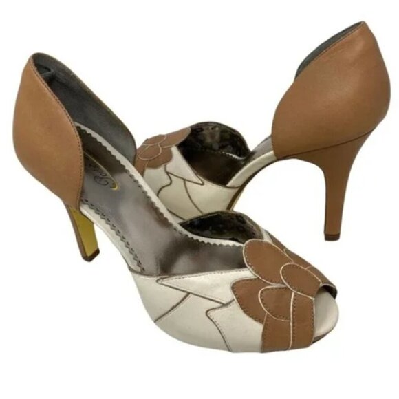 Poetic License Feel The Rhythm Cream and Tan Leather Peep Toe Pump - Size 9 - Picture 1 of 6